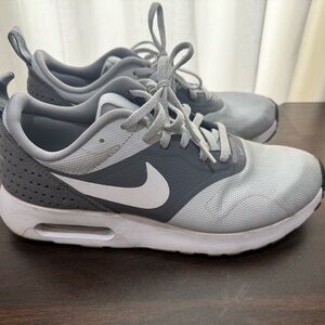Men’s NIKE AIR MAX TAVAS ESSENTIAL PURE PLATINUM/WHITE/COOL GREY - size 6.5